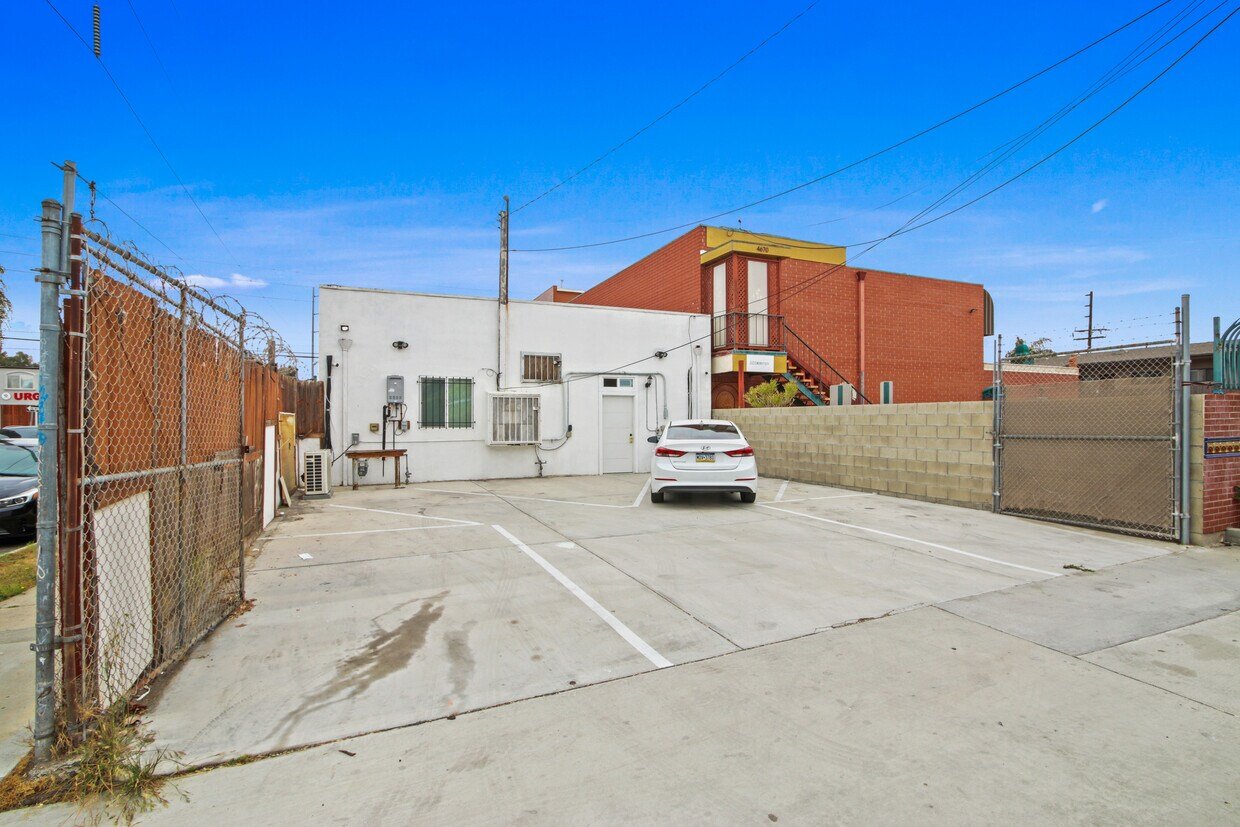 4686-4688 Imperial Hwy