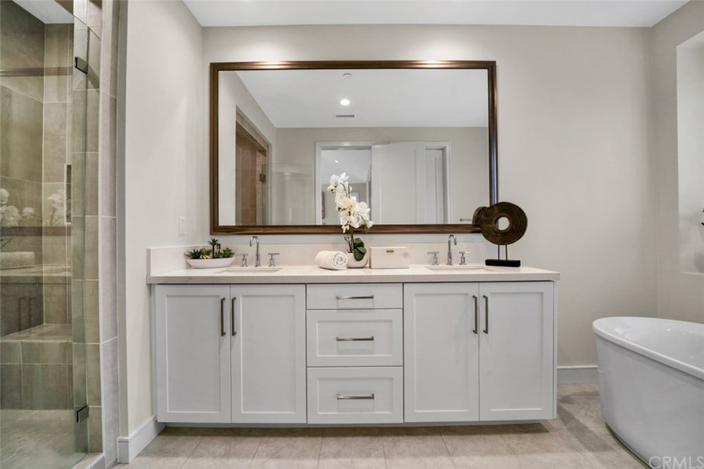 124 N lomita
