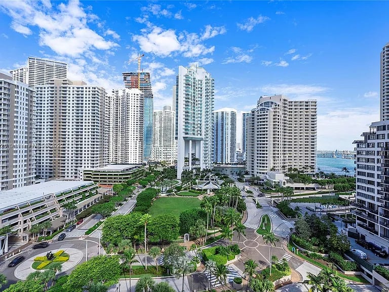 520 Brickell Key Dr #A1521