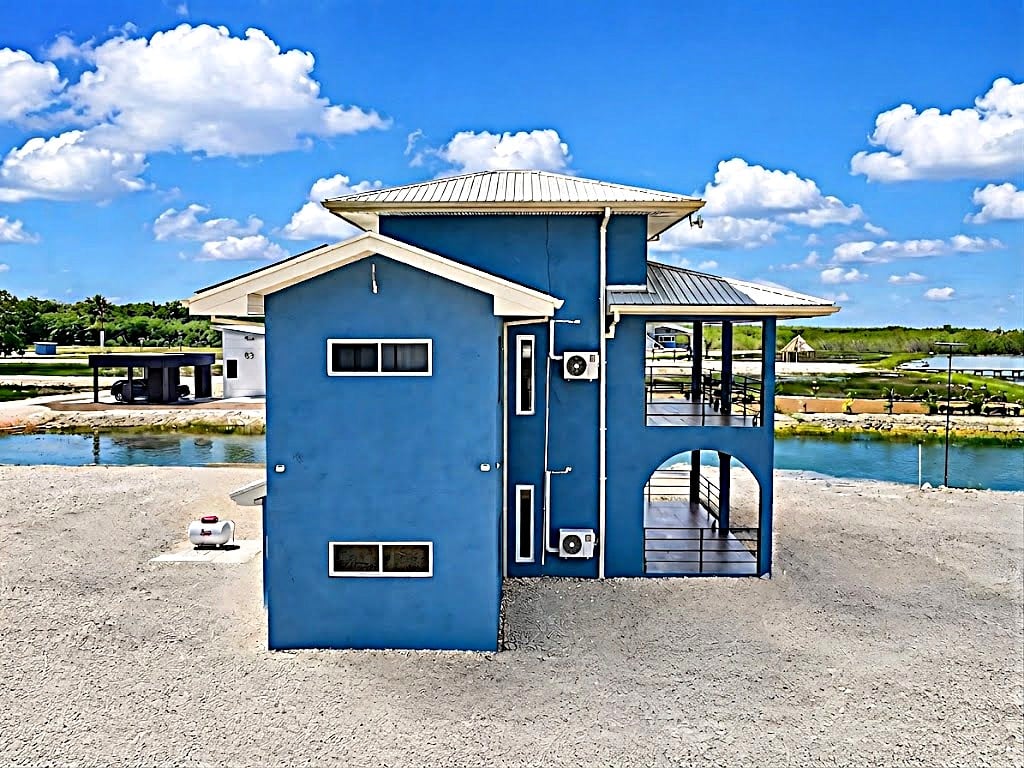 4 bed, 4 bath Waterfront Villa in Cudjoe Lagoon Estate, Corozal, Northern Belize