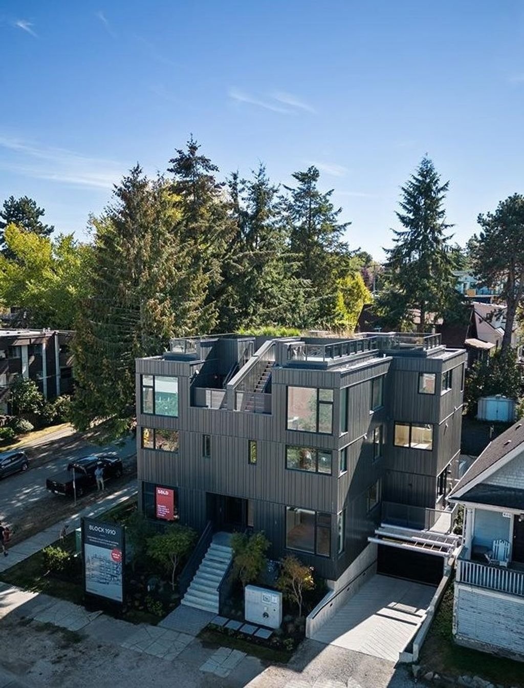 2115 Guelph St