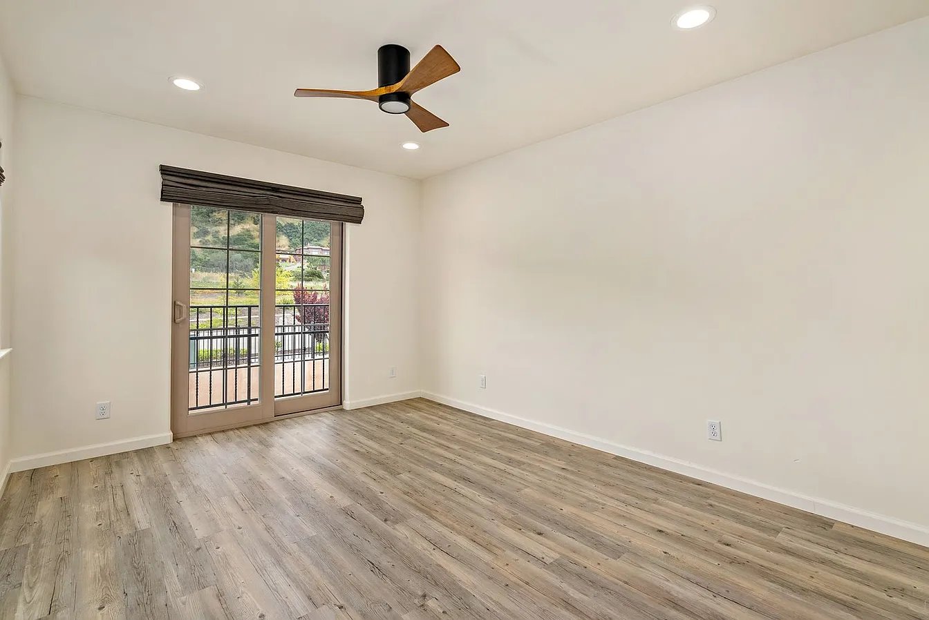 103 Greve Pl