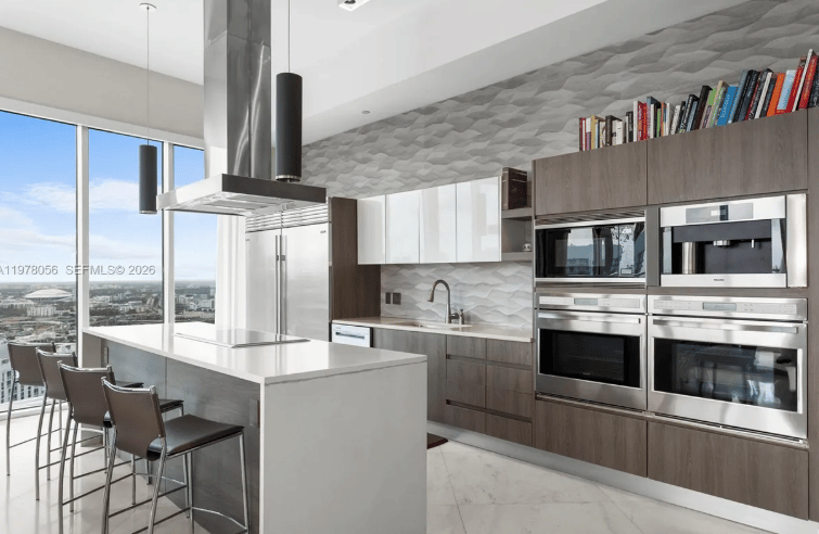 LUXURY IN THE MIAMI SKY