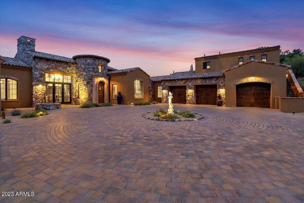 9514 E Madera Dr