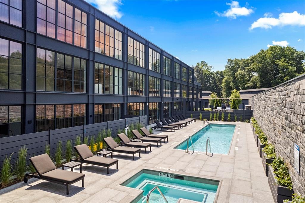 41 Richmondville Avenue Unit: 206