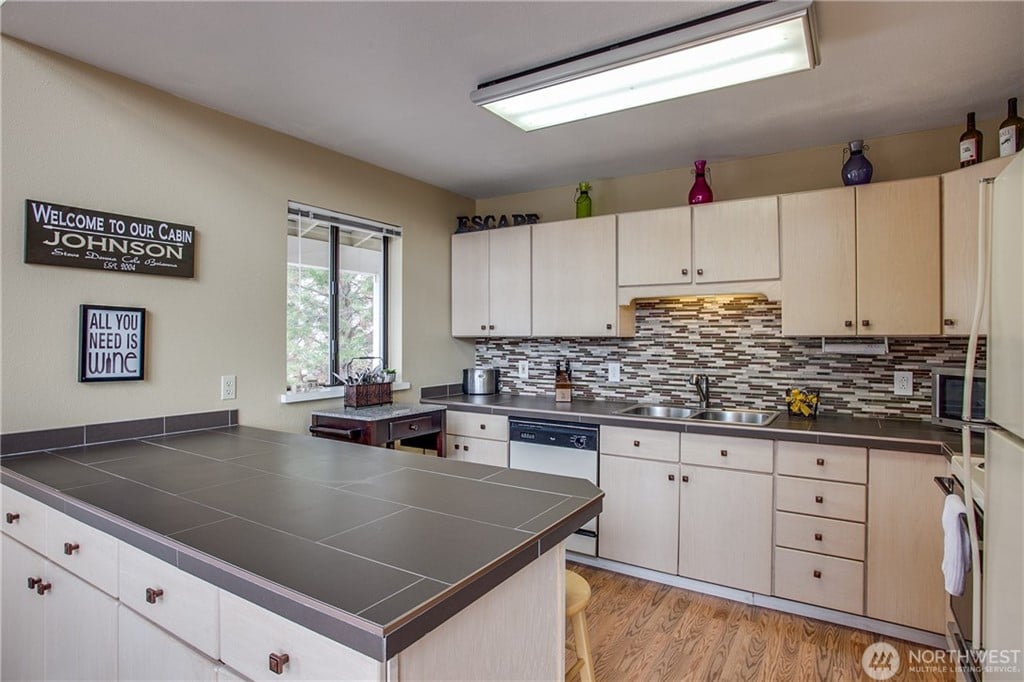 261 Lakeview Pl