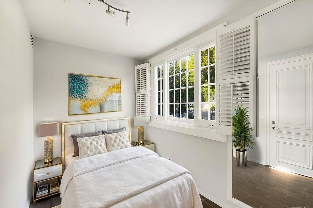 Northstar Manor, N Alta Dr, 90210