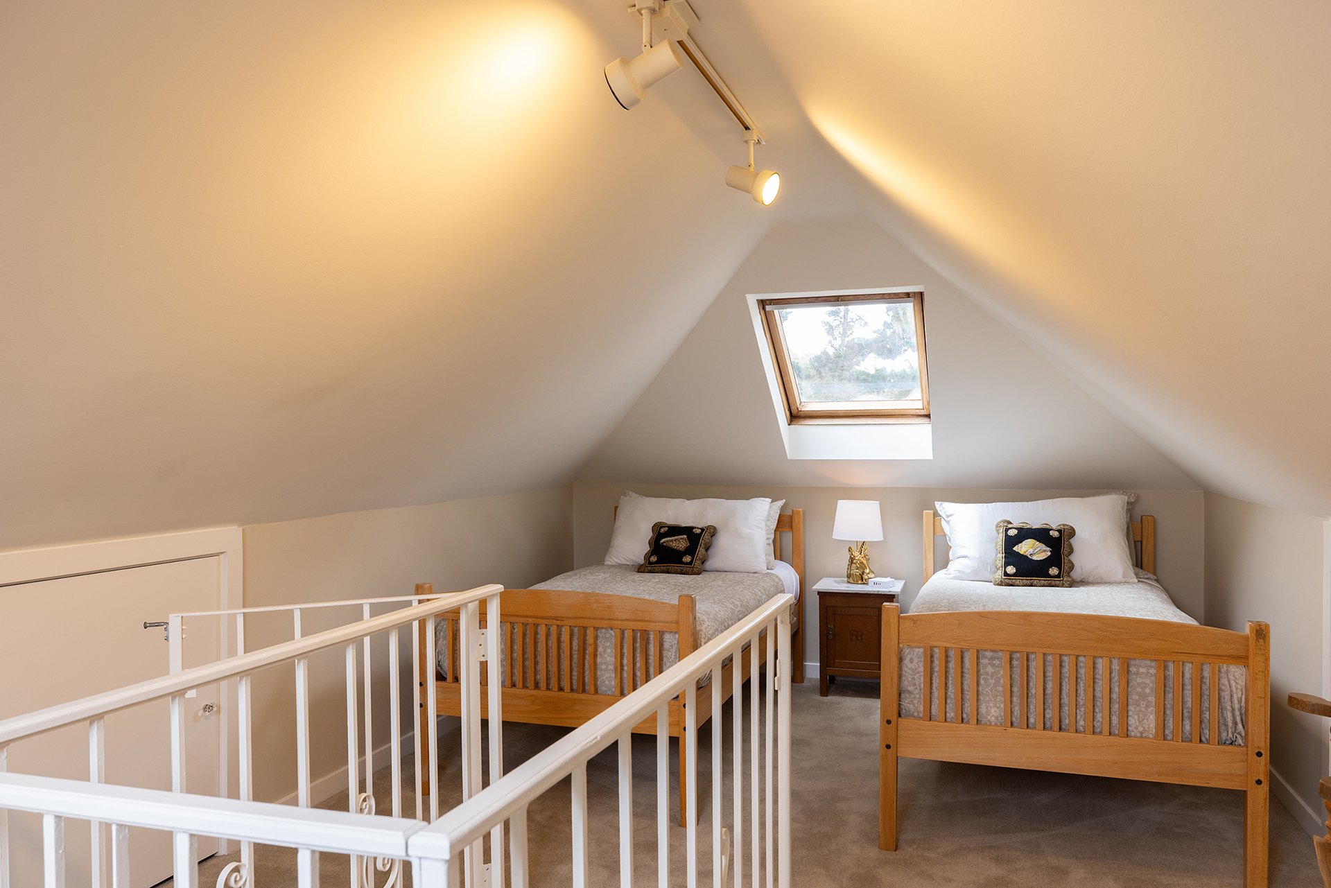 Delightful Pacific Grove Cottage - 405 Carmel Ave