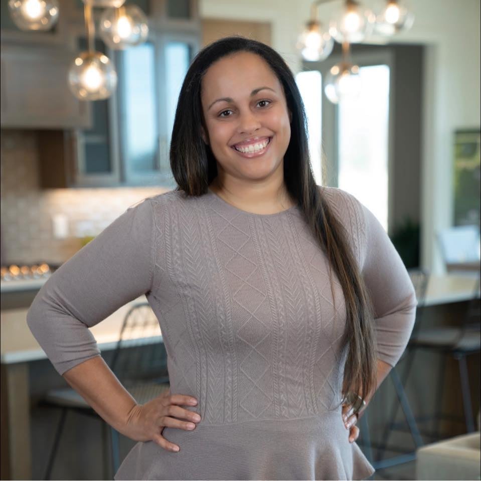 April Bennett Lee’s Summit, MO Real Estate Agent Headshot