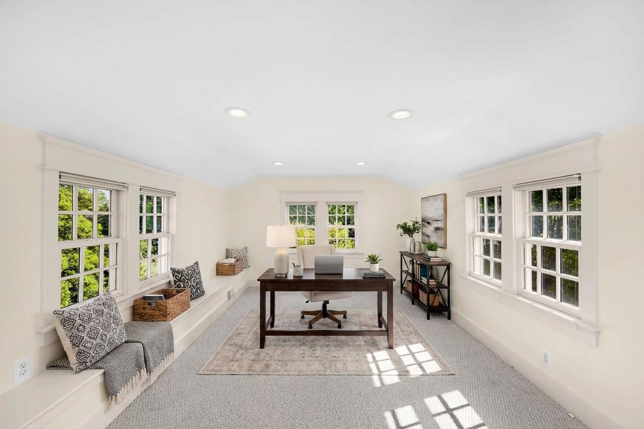 22 W OAK STREET