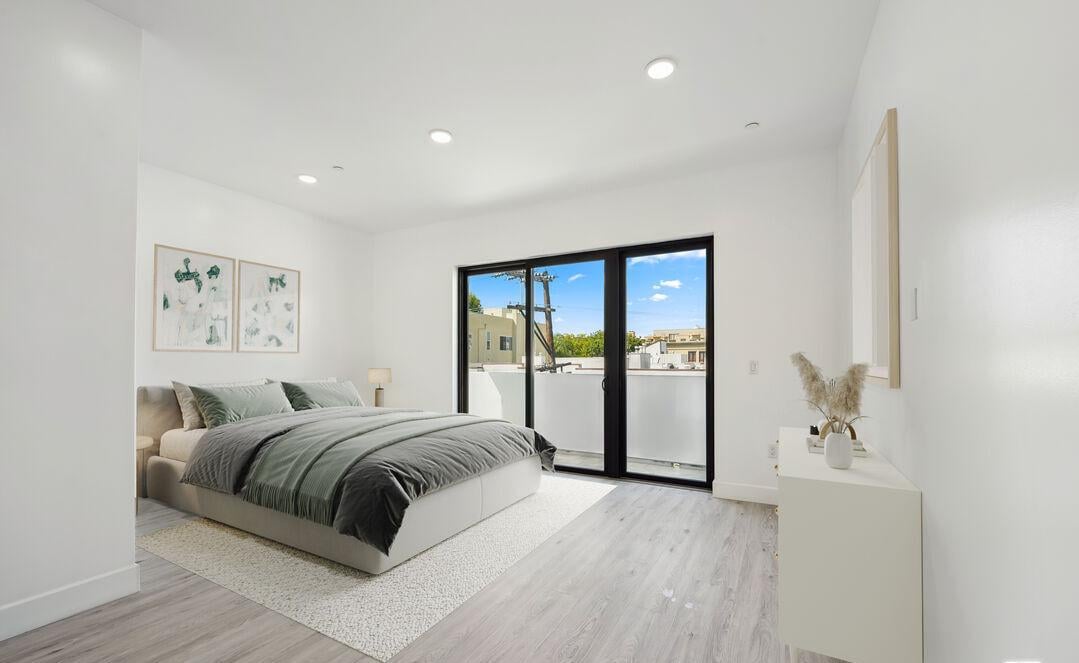 137 N Doheny Dr