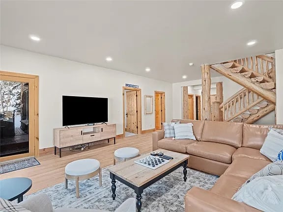 6 Golden Rod Cir