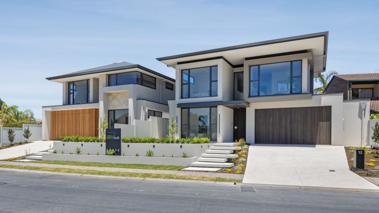 What Sets a Top Luxury Real Estate Agent Apart in Today’s Market?