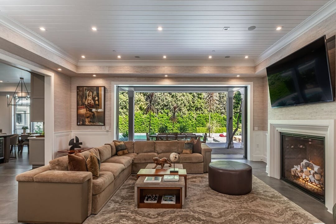 Monarch Reserve, N Norman Pl, 90049