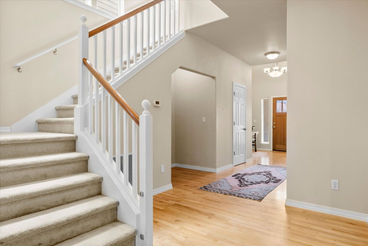 61148 Foxglove Loop