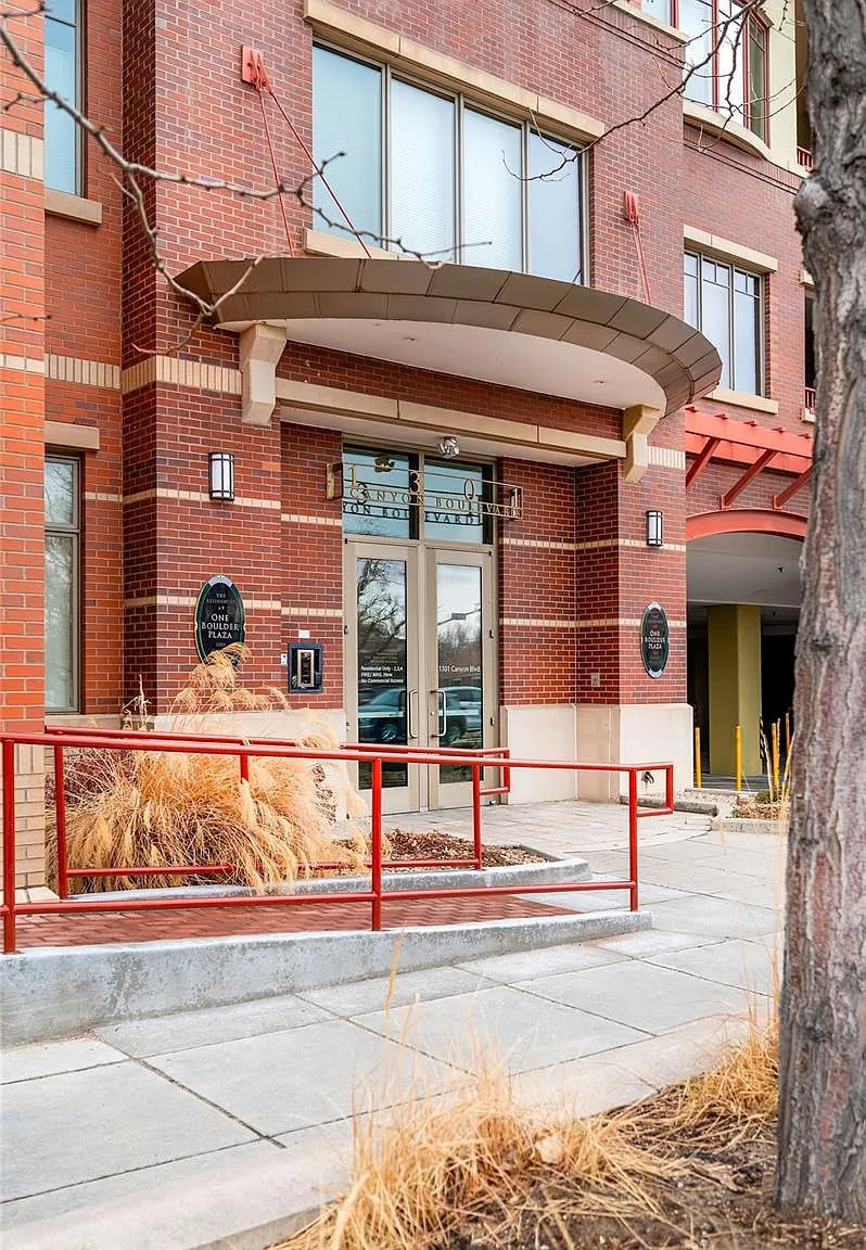 One Boulder Plaza