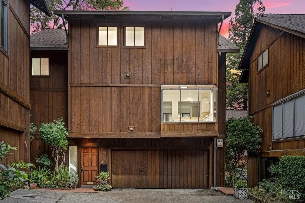 891 Magnolia Ave