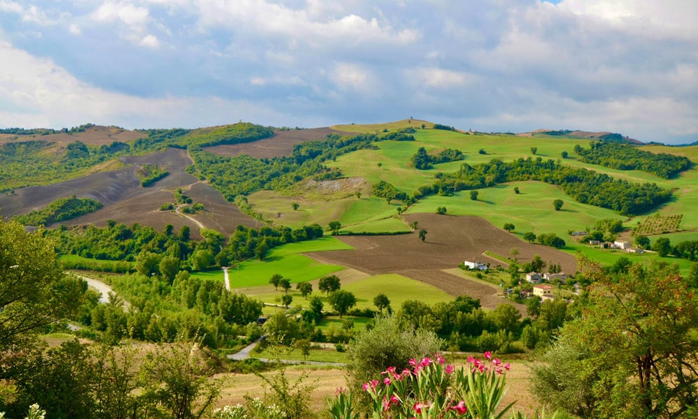 An Enviable Country Retreat With Panoramic Views in Colmurano, Le Marche