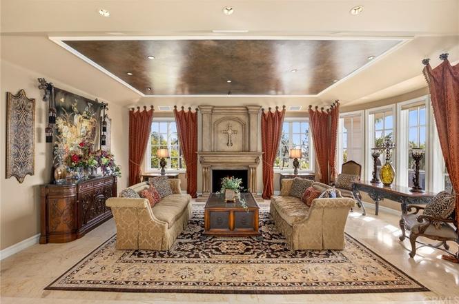 18562 Villa Dr