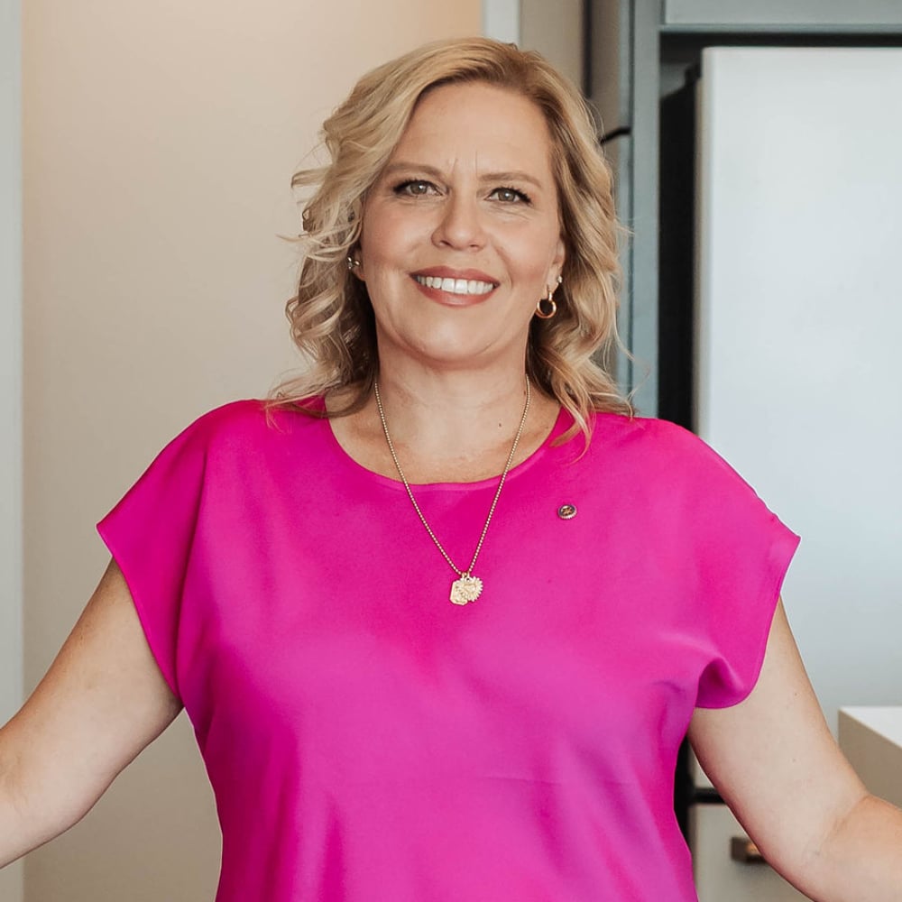 Christine Canales Brentwood, CA Real Estate Agent Headshot