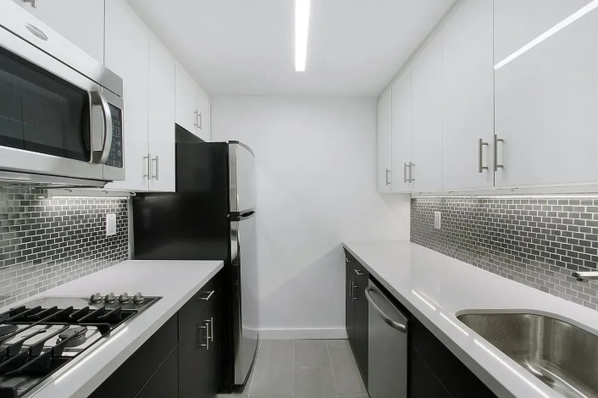 184 Lexington Ave #16C