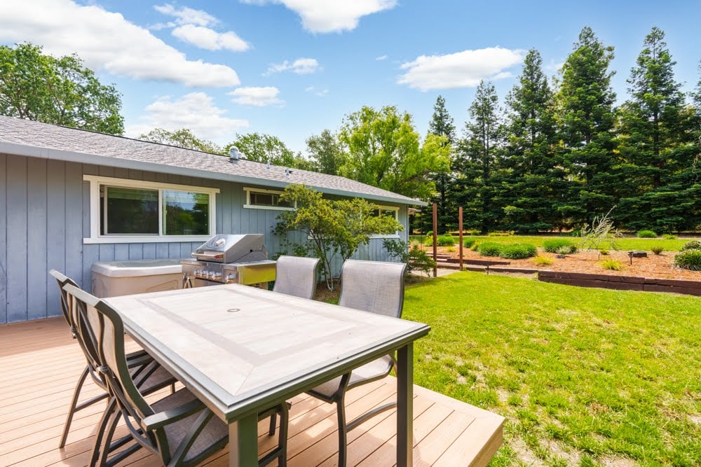 725 Lytton Station
