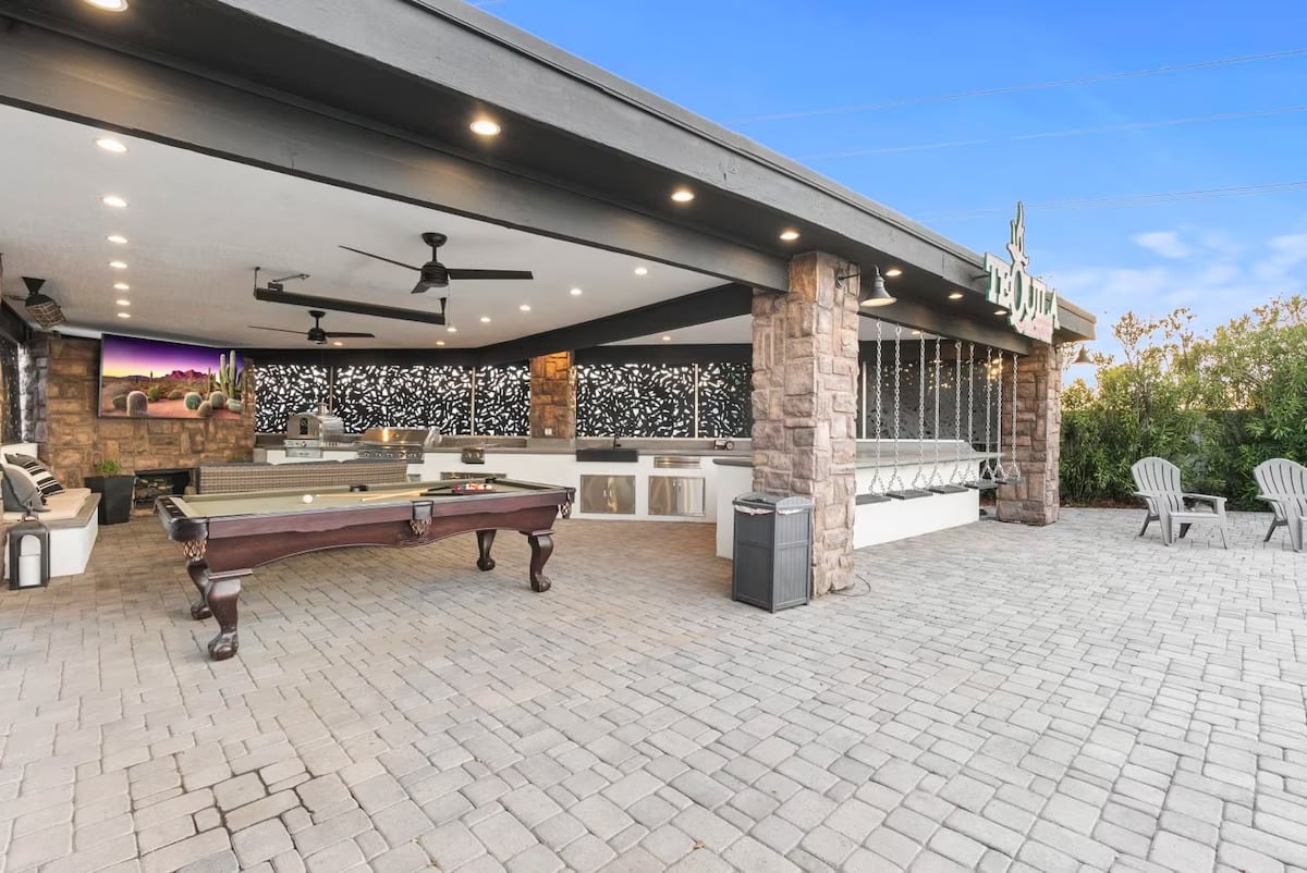 Phoenix Luxury! Pickleball | Free Heated Pool | Hot Tub