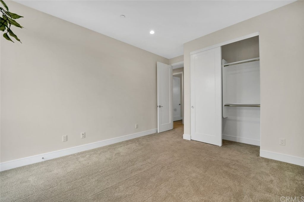 124 N lomita