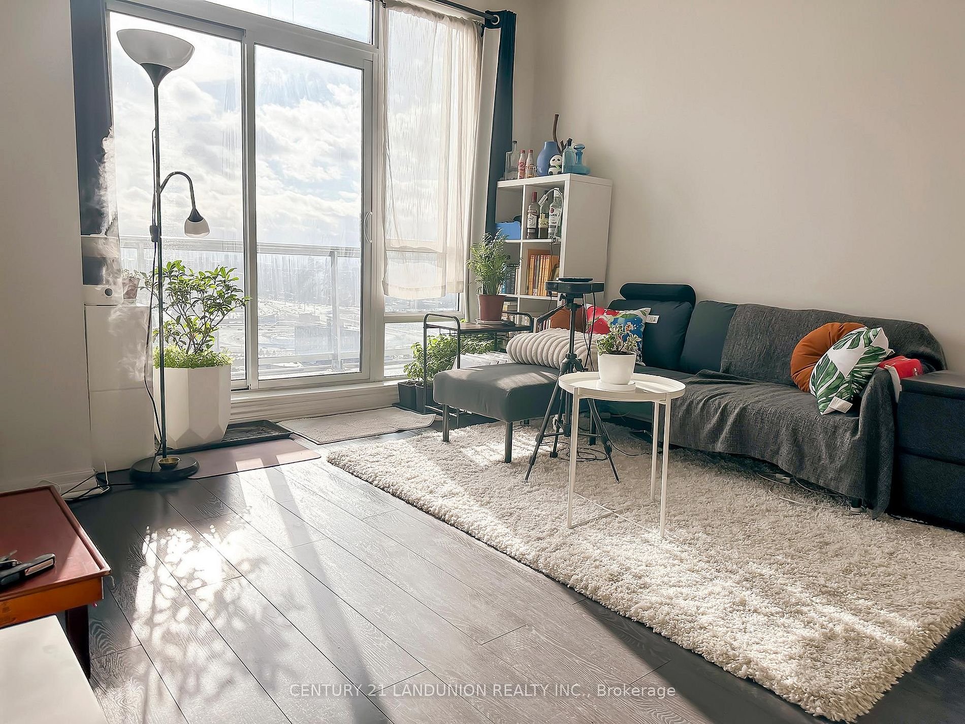 COZY PENTHOUSE LIVING