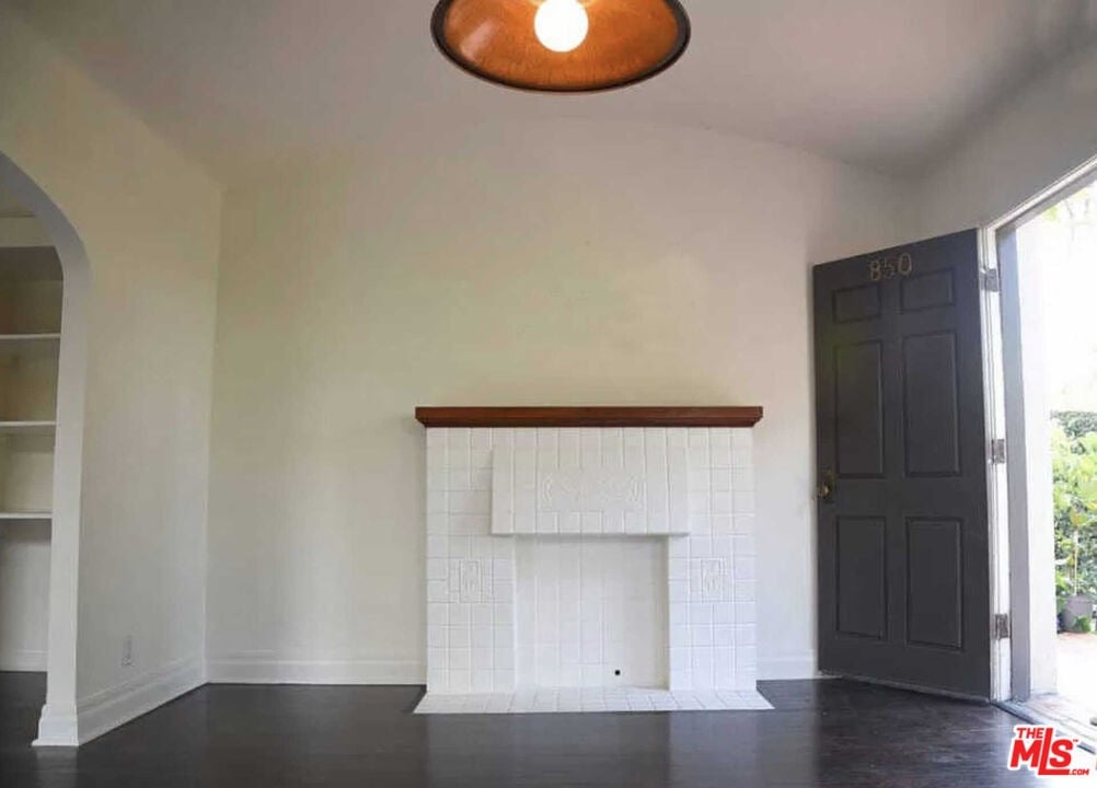 848 N La Jolla Ave