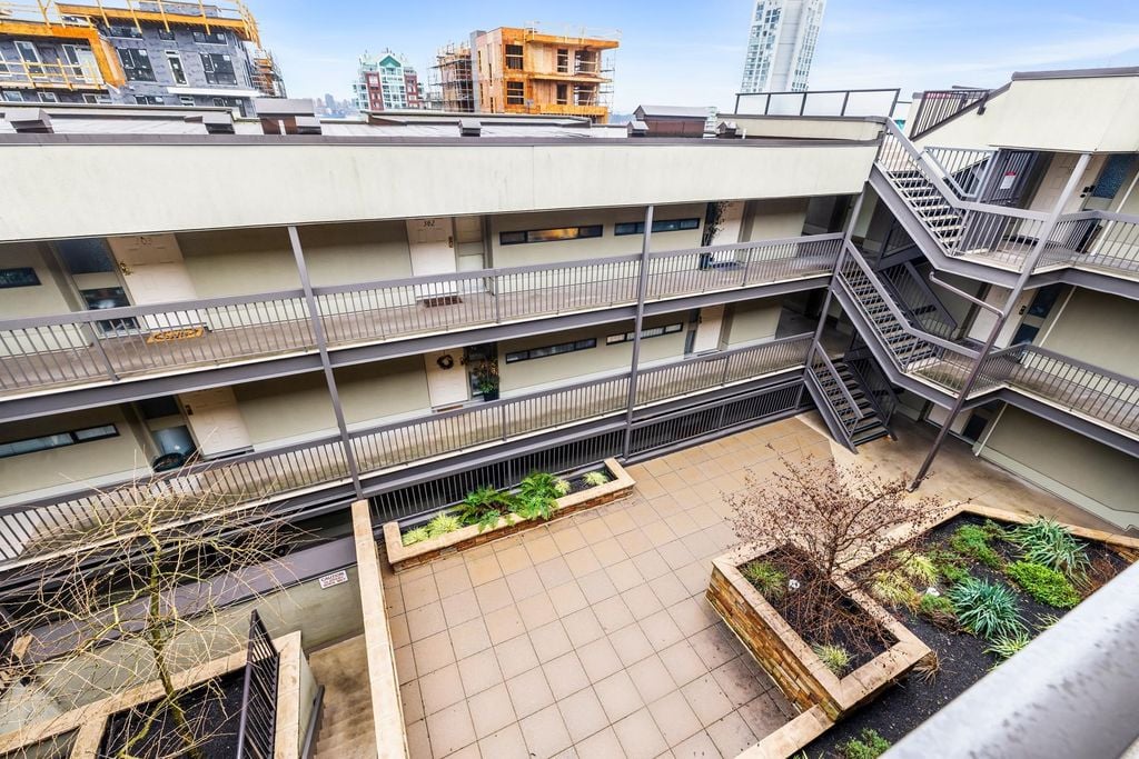 140 E 4th St, #315