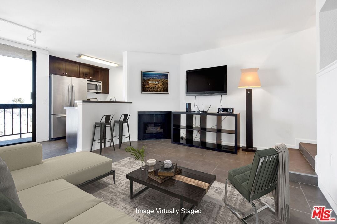 7320 Hawthorn Ave #318