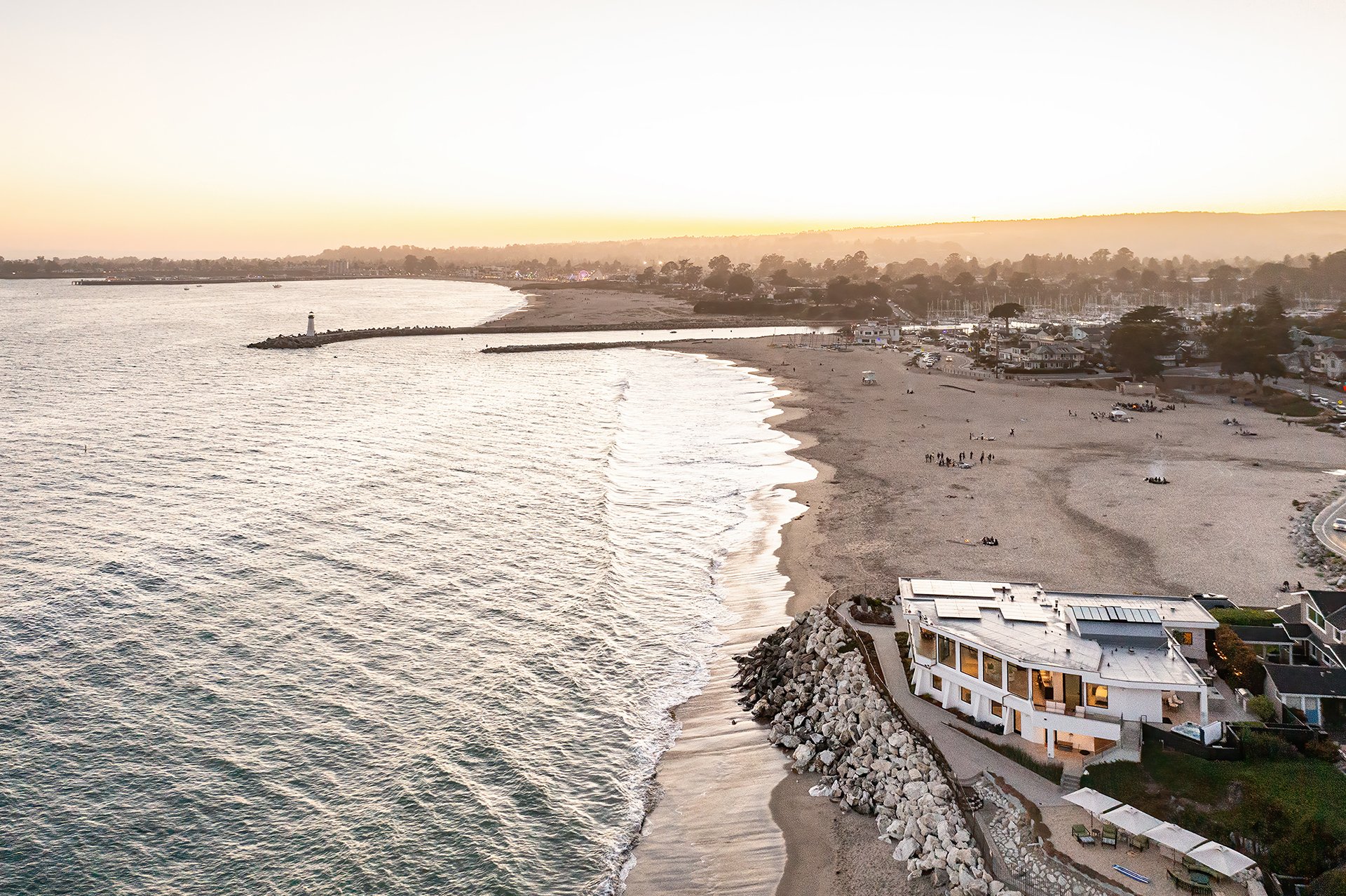 Contemporary Oceanfront Retreat