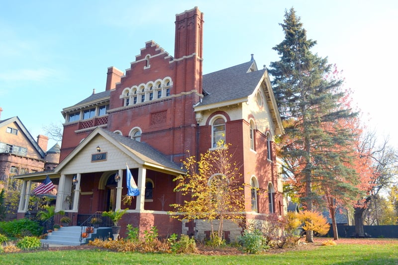 490 Summit Avenue