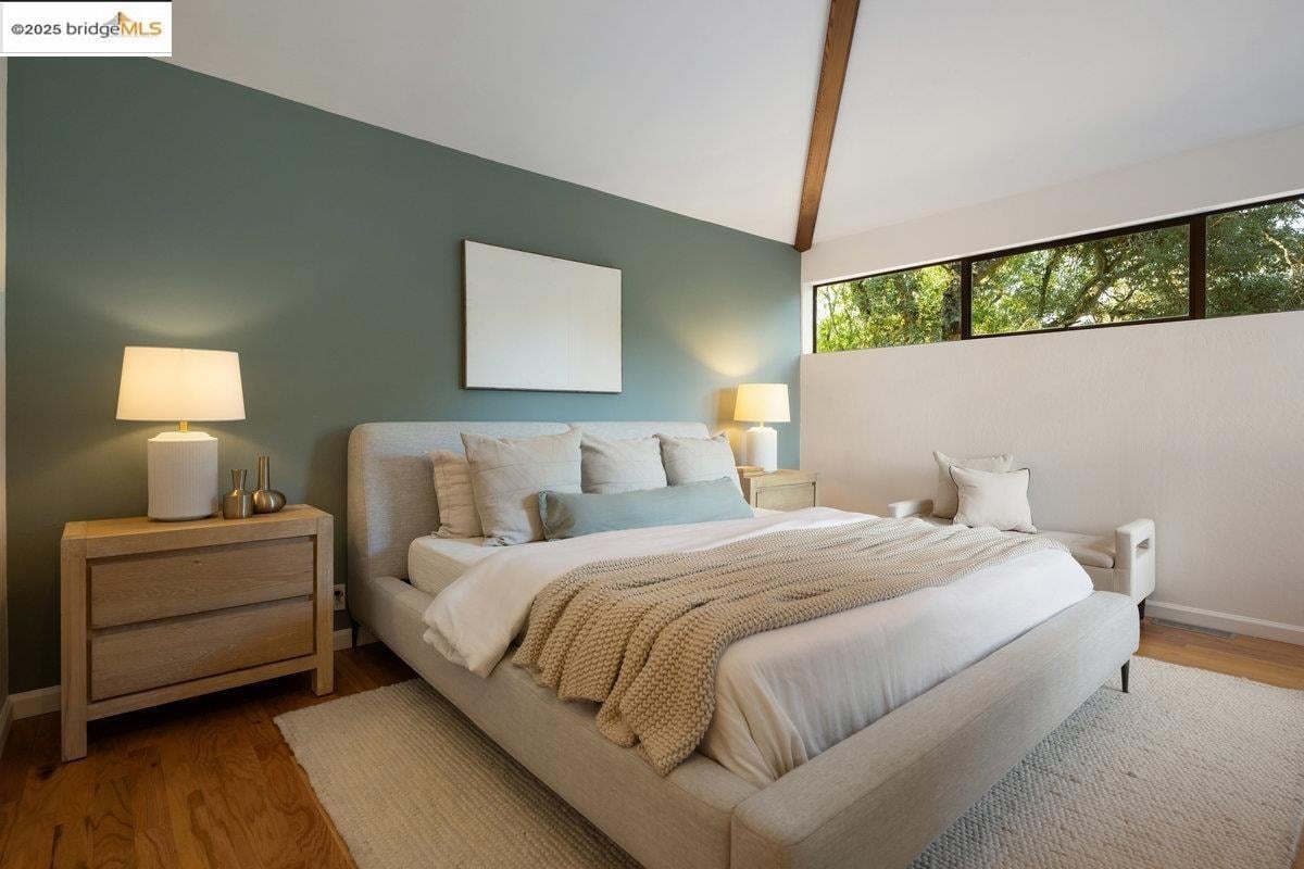 2112 Manzanita Dr