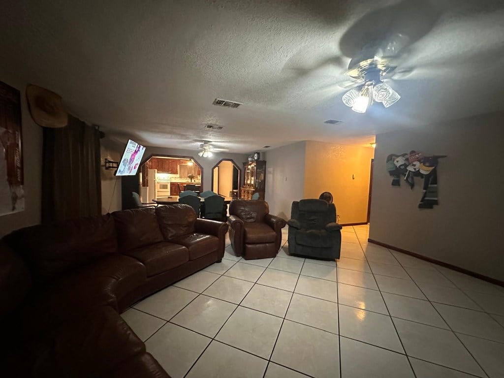 2880 Yucca Cir