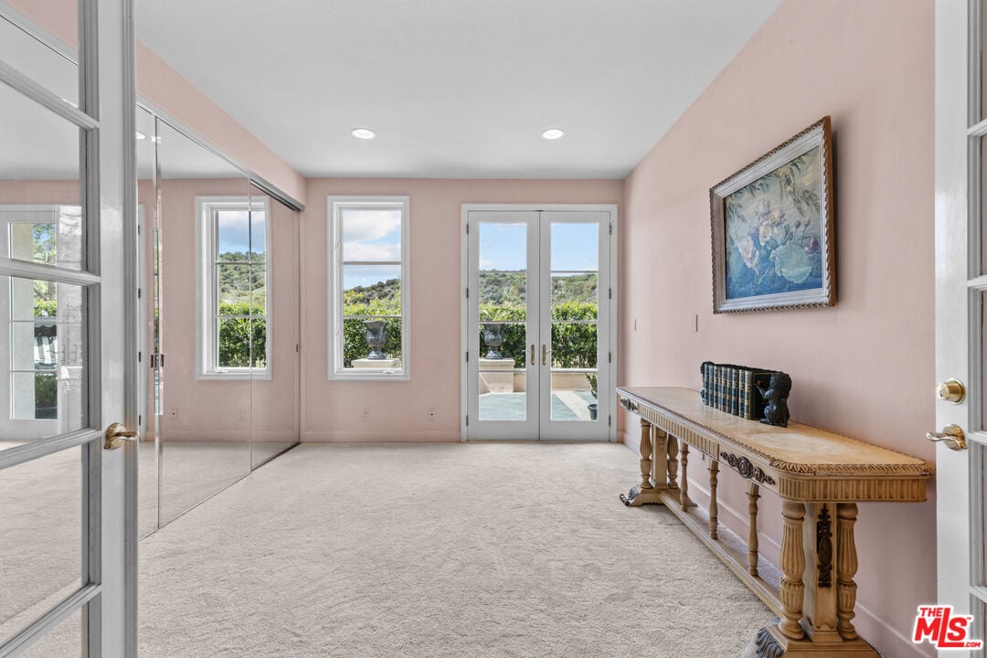 Buckingham Ln, 90077