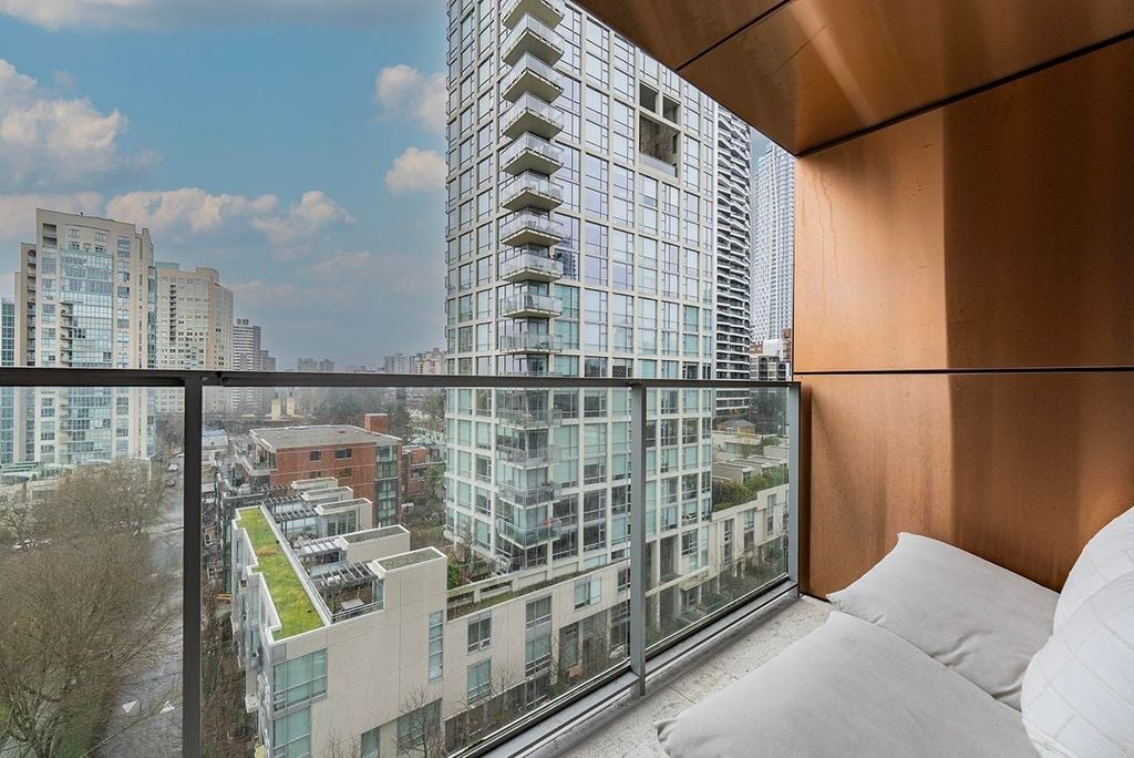 1480 Howe St, #1106