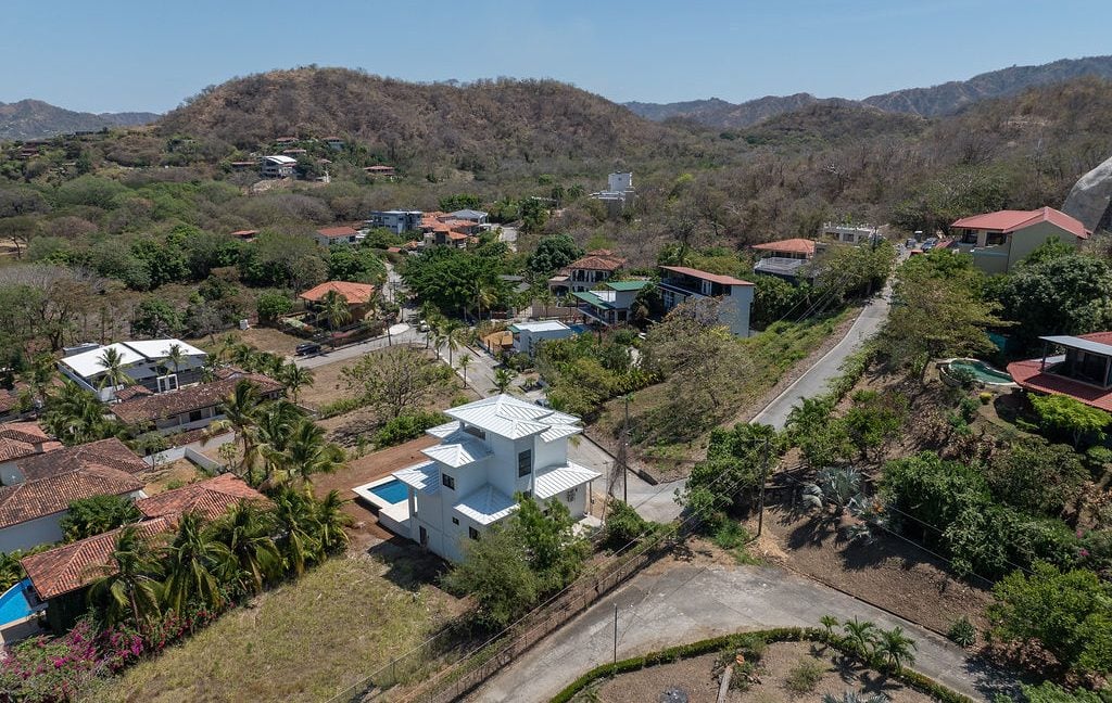 Luxury Ocean-View Home in Altos de Flamingo2