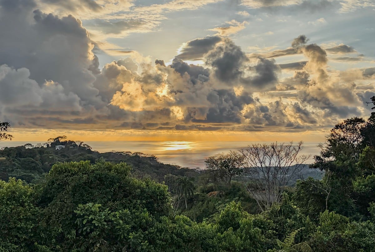 3.64 ACRES – 3 Bedroom Home With Expansive Ocean Views, Multiple Areas to Build, Public Road With Commercial Potential, 10min to the Beach!!