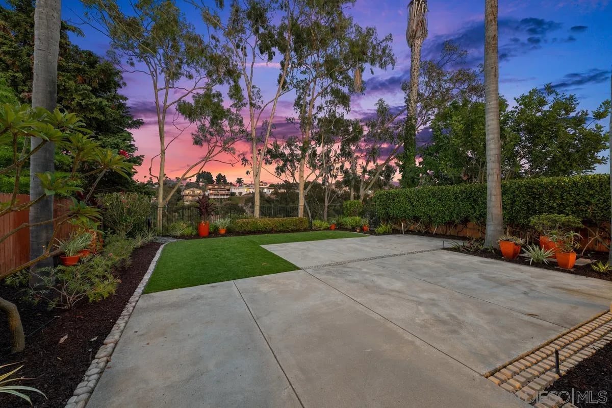 2885 Fallbrook Ln