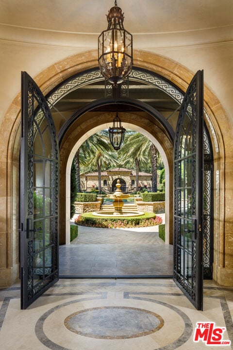 38 Beverly Park Cir