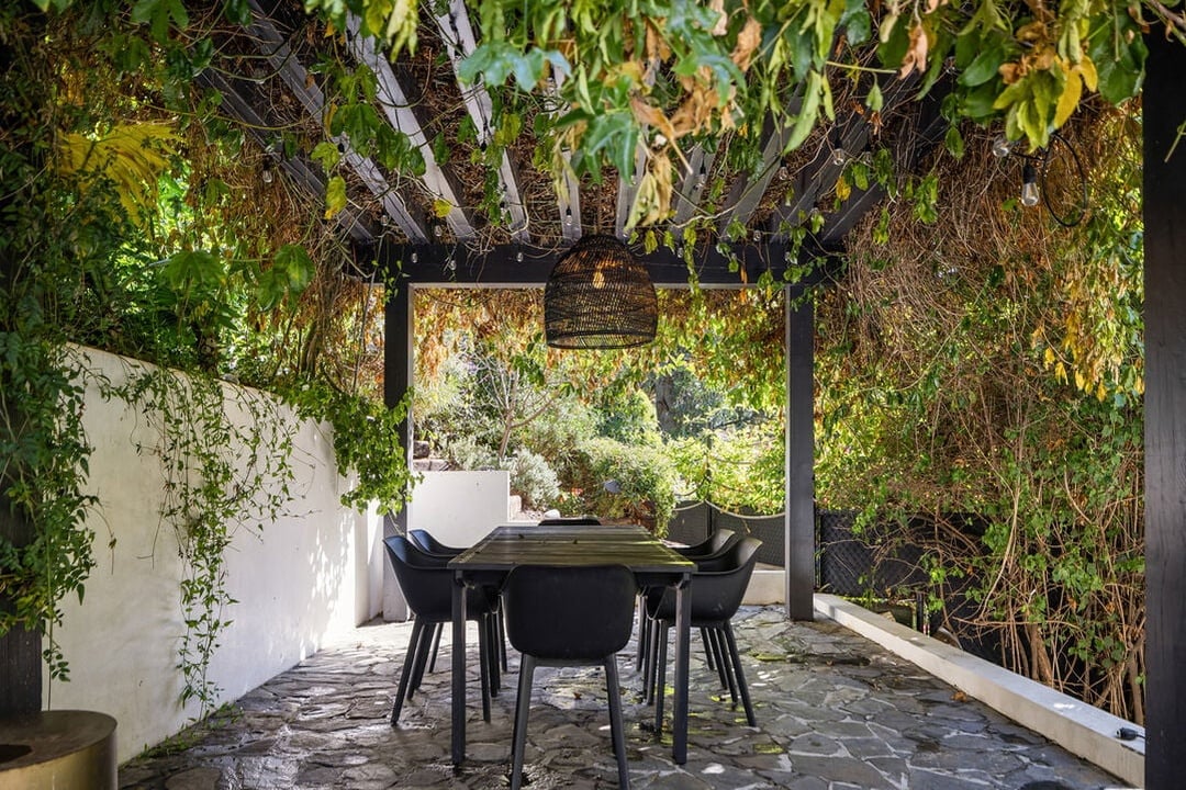 Velaris Estate, Laurel Canyon Blvd, 90046