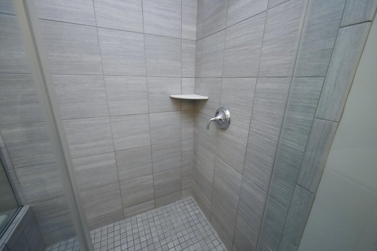 140 W Franklin St #514