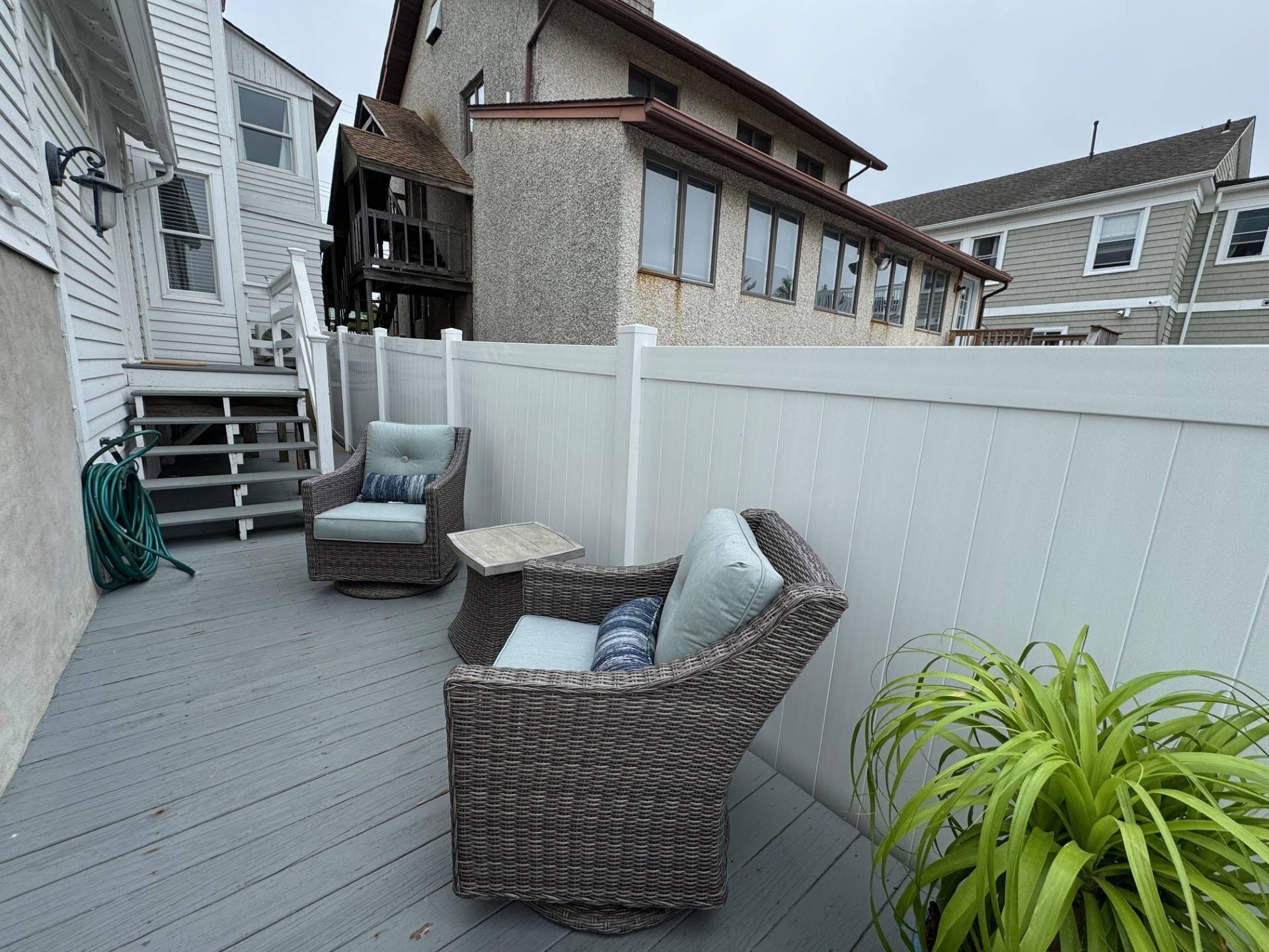 Beautiful Well Design on the First Floor With Outside Deck
