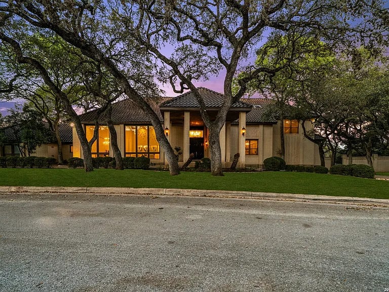 12514 Elm Manor