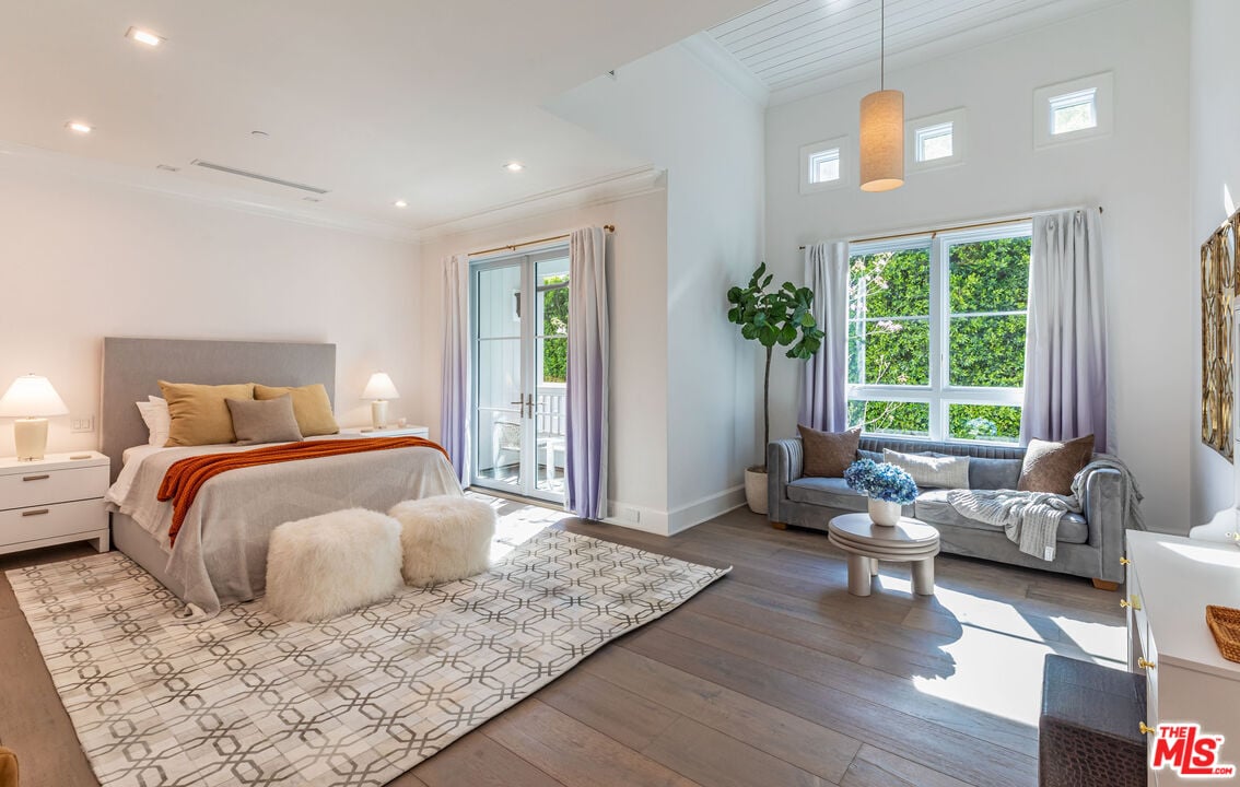 Monarch Reserve, N Norman Pl, 90049