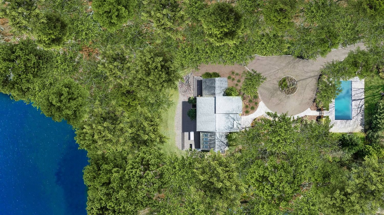 Twin Ponds: A Contemporary Waterfront Retreat