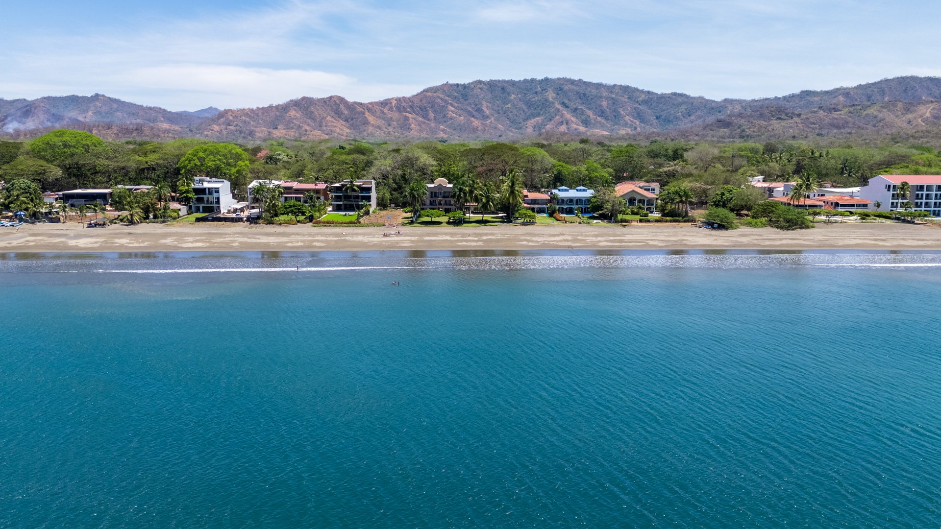 El Destino 1A | Beachfront Retreat in Surfside Potrero