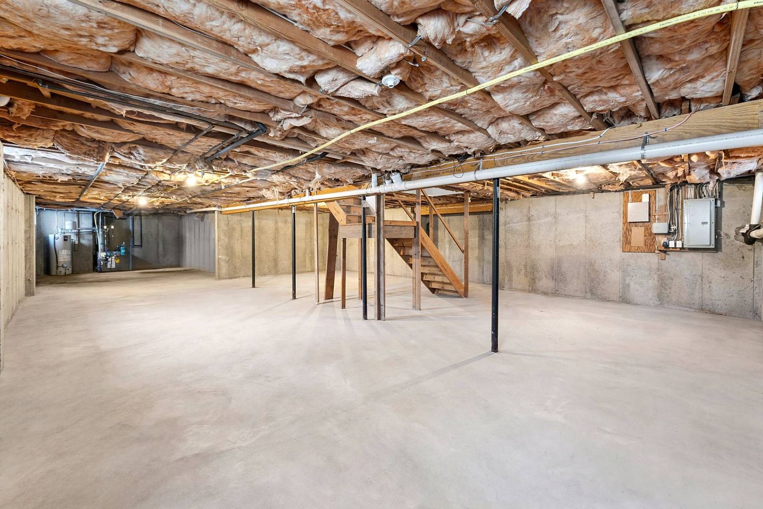 Quogue Elegance in Coveted Southampton Pines